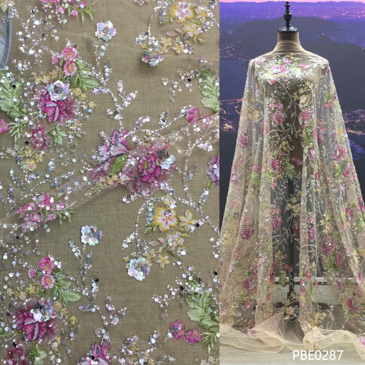 美丽的蕾丝面料，时尚蕾丝面料，饰以珠子和亮片，适用于婚纱晚礼服